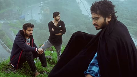 ‘Ye Kastam’ from Jayamundhi Bhayamela Manasaa is an evocative road song