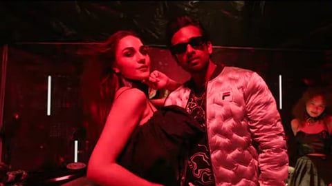 'Sun Light' song from Pon Ondru Kanden out