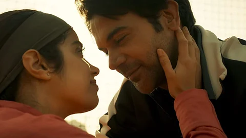 'Roya Jab Tu' from Mr & Mrs Mahi out