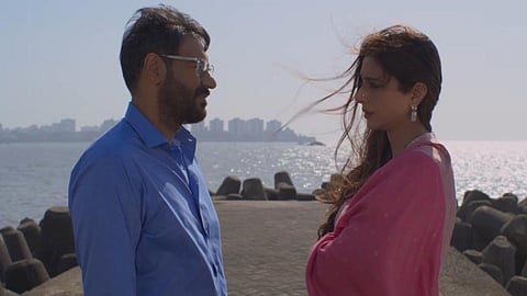 Ajay and Tabu's still from Auron Mein Kahan Dum Tha