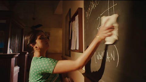 'Ezhundhu Nindru Poridu' from Keerthy Suresh's Raghu Thatha out