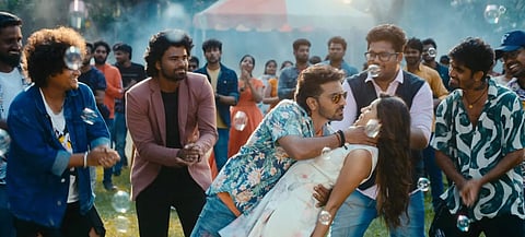 'Meyya Mummari' video song from Chennai City Gangsters out