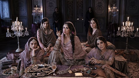 A still from Heeramandi