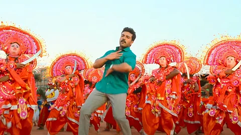 A still from Raa Macha Macha song