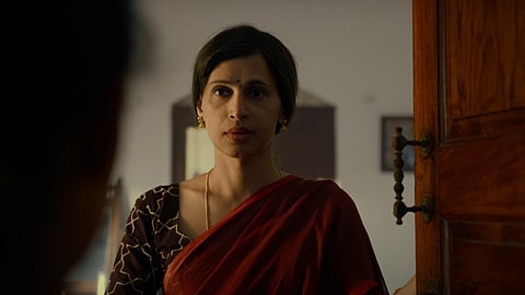Neela Nira Sooriyan Movie Review: An effective dialogue between a transwoman and a bigoted society