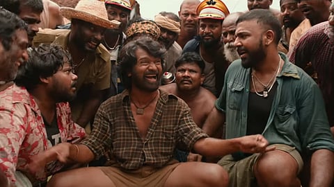 'Akkarakki Thaandra' video song from Chevvaikizhamai out