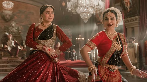 Madhuri Dixit (L) and Vidya Balan (R) in the song