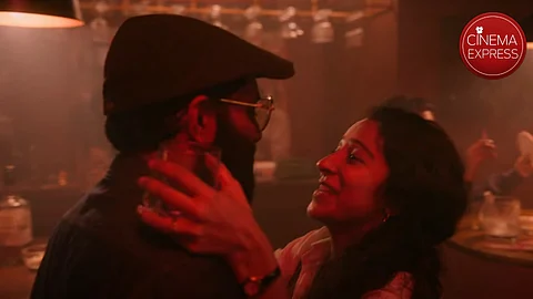 Aalunnu Neeye song from Rifle Club out
