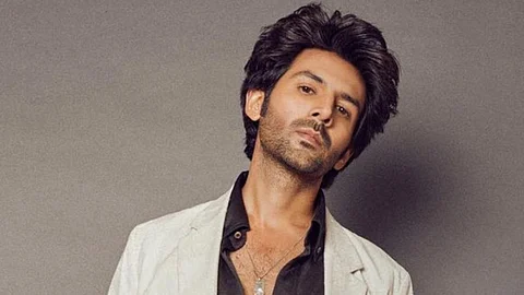 Kartik Aaryan does Coldplay concert 'kiss cam' moment's parody video