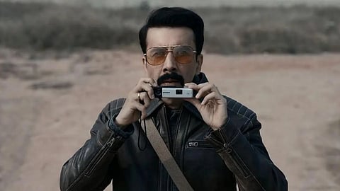 Naveen Kasturia in Salakaar