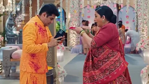 Kyunki Saas Bhi Kabhi Bahu Thi 2: Smriti Irani, Amar Upadhyay recreate viral Tulsi-Mihir colour scene after 2 decades