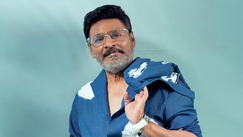 Bhagyaraj made his directorial debut with Suvarilladha Chiththirangal (1979), in which he starred alongside Sudhakar and Sumathi