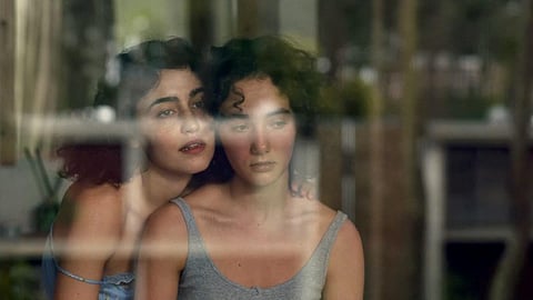 Cinema Without Borders: Ties That Strangle—Mal Viver