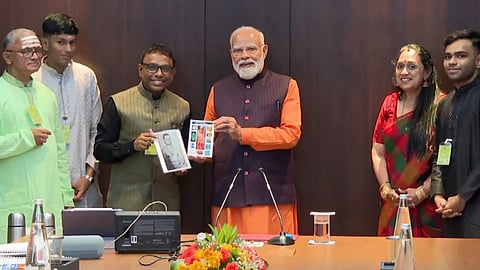 PM Narendra Modi meets composer Ramesh Vinayakam, plays Vande Mataram on Gamaka box