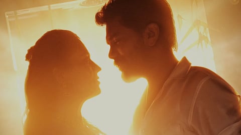 Screengrab from Hi's 'Kannukuzhiye'