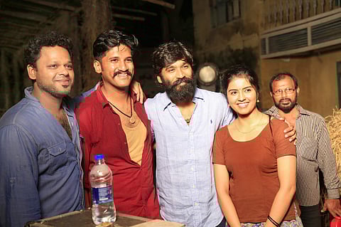 Dhanush visits the sets of Padaiveeran