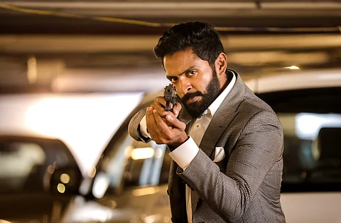 Thuppakki Munai: Travails of an encounter specialist