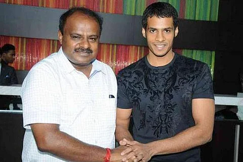 HD Kumaraswamy on the sets Nikhil Kumar’s Seetharama Kalyana