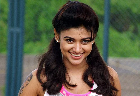 Oviya's Ganesa Meendum Sandhipom nears completion