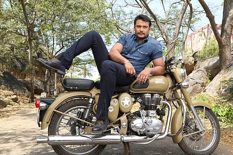Phones banned on sets of Darshan's Roberrt