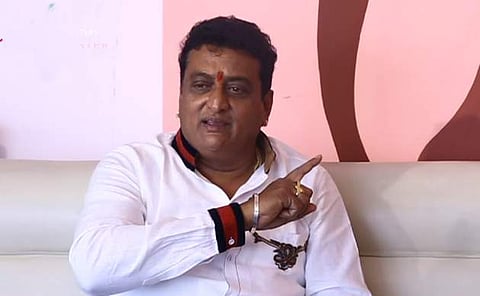 Comedian Prudhvi denies dispute with Mega family heroes