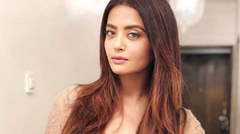 Bollywood actor Surveen Chawla makes casting couch allegations on 'popular National award-winning Tamil director'