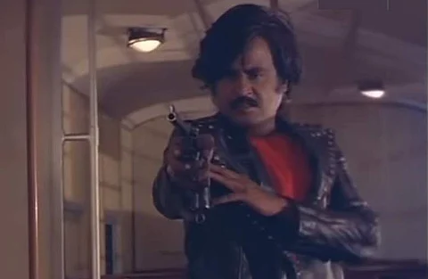 Sense of a Scene: Naan Sigappu Manithan-Professor by day, protector at night