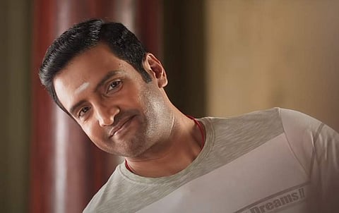 Sabhaapathy Movie Review