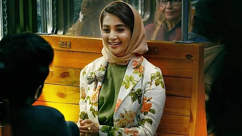 Pooja Hegde to dub for herself in Radhe Shyam