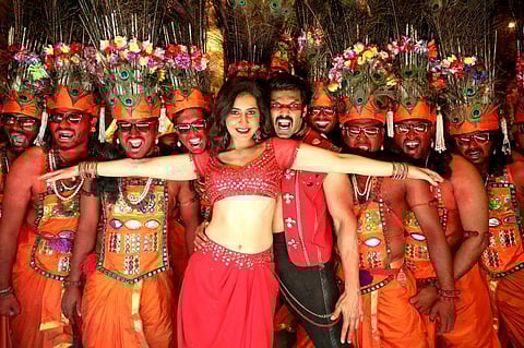 Raashi Khanna and Arya in a still from Aranmanai 3