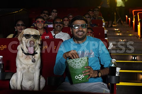 A still from Naai Sekar