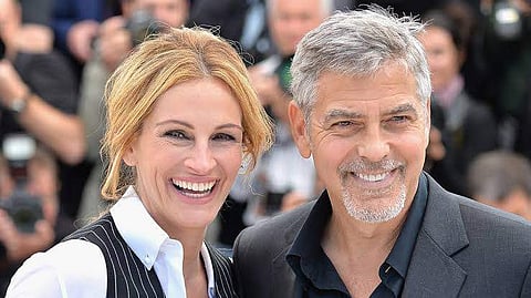 A still of Julia Roberts and George Clooney