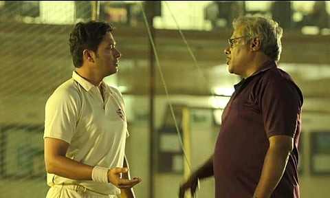 Shreyas Talpade and Ashish Vidyarthi in Kaun Pravin Tambe
