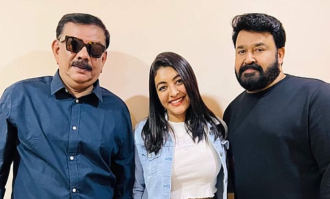 Dubbing works start for Olavum Theeravum