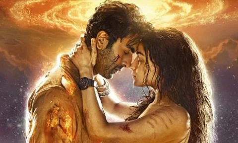 Ranbir Kapoor, Alia Bhatt stopped by protestors from entering Ujjain temple over beef comments