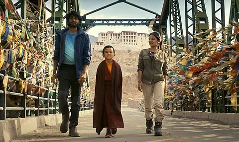 Iru Perum Nadhigal song from Halitha Shameem's Minmini out