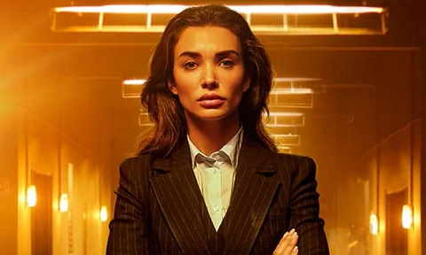 Amy Jackson as Sandra James