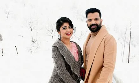 Sathish, Aditi Prabhudeva shoot a song in Kullu Manal