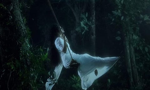 Video of Pottithakarnna Kinavu song from Neelavelicham is out