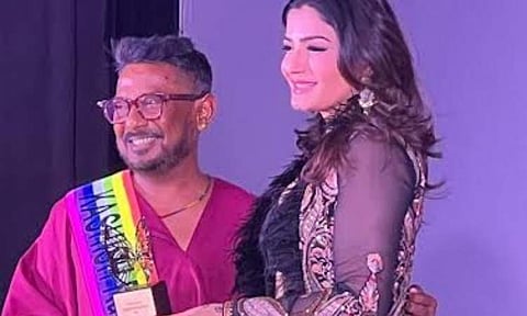 Raveena Tandon felicitates filmmaker Onir with Kashish Rainbow Warrior Award