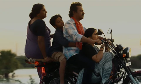 Kadha Solla Poren song from Tamil Kudimagan out
