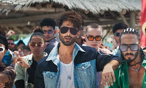 'Akhiyaan Gulab': Shahid Kapoor and Kriti Sanon groove on peppy love song