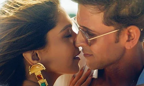 Fighter song Bekaar Dil out