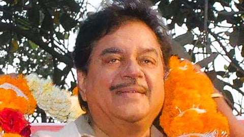 Shatrughan Sinha shares pics from hospital: 'Away from controversy created by social media'