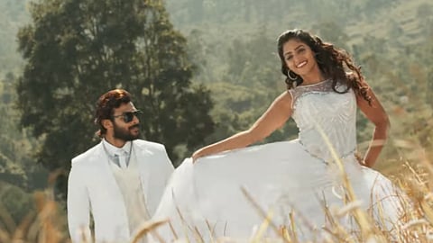 'Un Kadhal Paarvai' from Mazaiyil Nanaigiren out