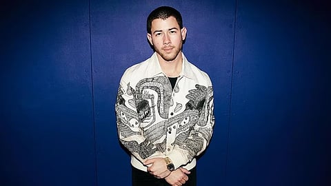 Nick Jonas exits stage after laser was pointed at him during Prague show