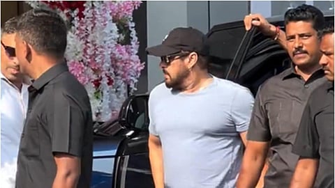 Salman Khan at Mumbai airport