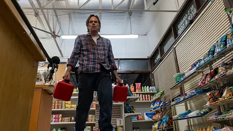 Billy Burke to headline zombie thriller Outbreak
