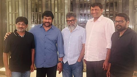 Pushpa 2 team with Chiranjeevi