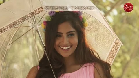 'Naatkal Azhagai Maari Poguthey' song from Mazaiyil Nanaigiren out